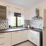 Apartament Edi *